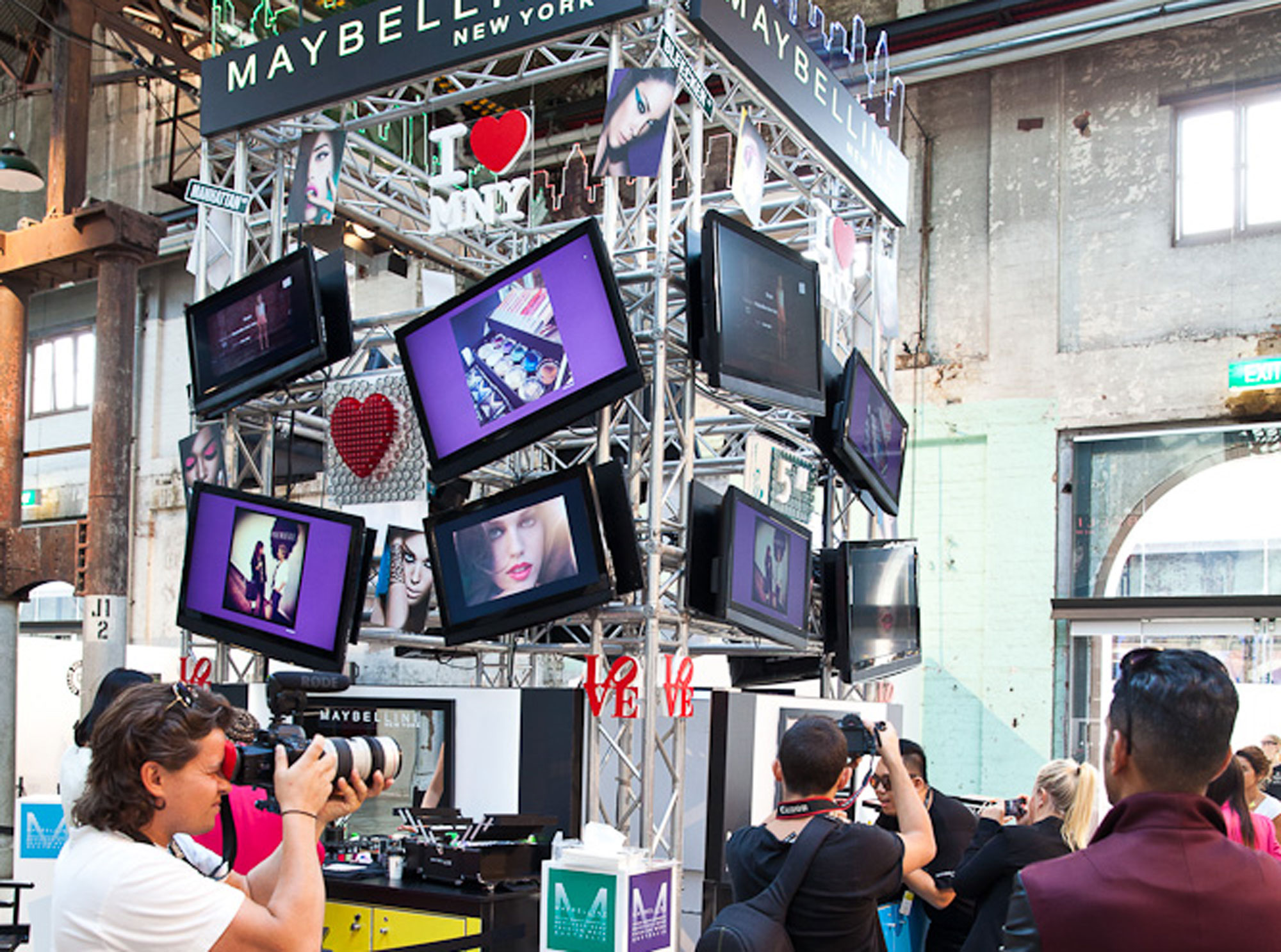 Maybelline Pop up
